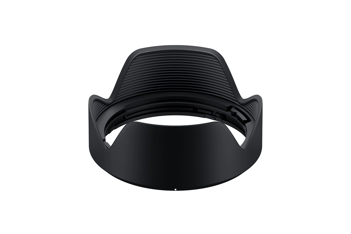 Flower-shaped lens hood