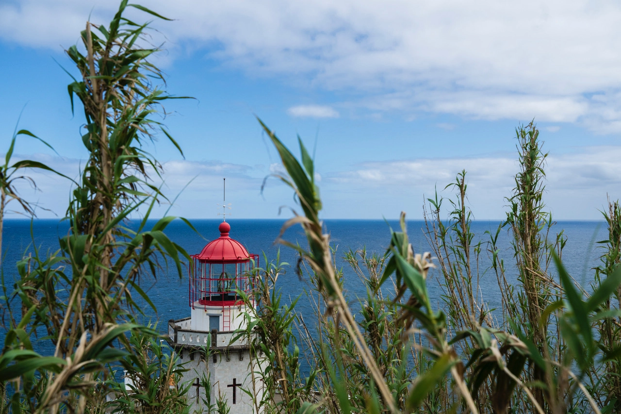Lighthouse through coastal reeds – how to photograph the Azores with layered composition on São Miguel Island.