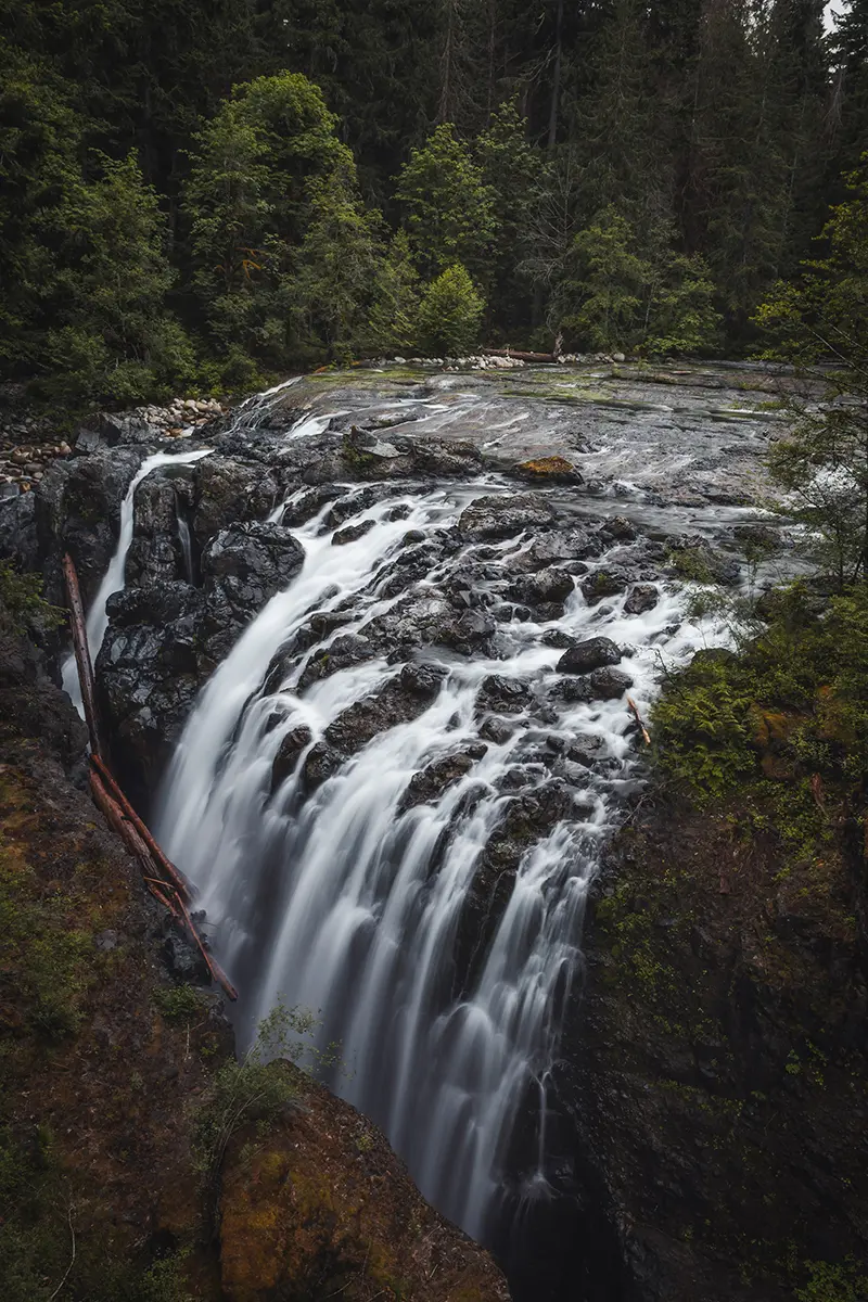 Chutes de la rivière Englishman, parc provincial de la rivière Englishman, un incontournable de la photographie sur l'île de Vancouver