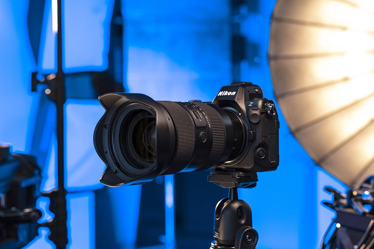 Lente Tamron 35-150 mm F/2-2.8 Di III VXD (Modelo A058) em uma câmera sem espelho Nikon Z para retratos e fotografia de eventos e criação de filmes e vídeos.