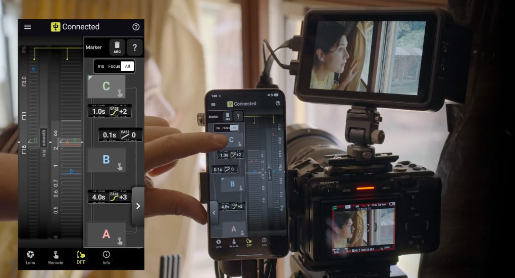 Tela do TAMRON Lens Utility™ Digital Follow Focus (DFF) exibida em um smartphone enquanto controla as transições de foco durante uma filmagem de vídeo profissional.
