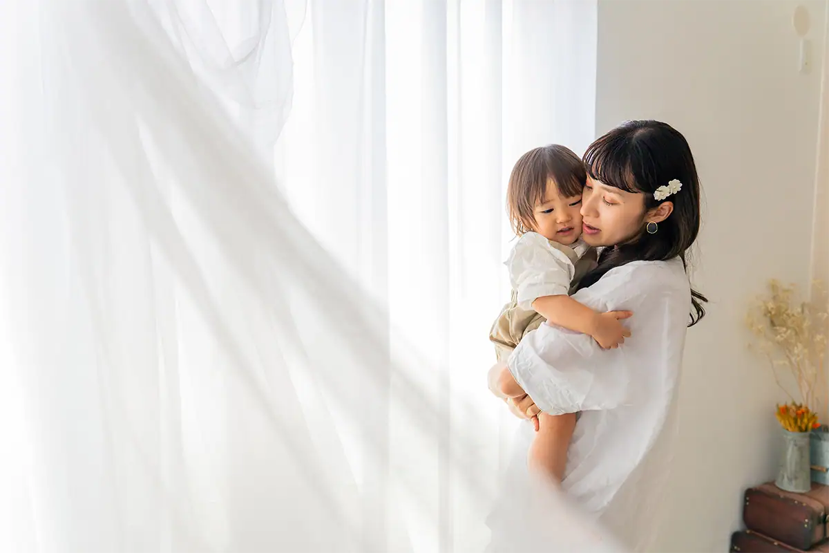 Lifestyle family portrait photographed with the Tamron 28-75mm F2.8 Di III VXD G2 using soft indoor window light.